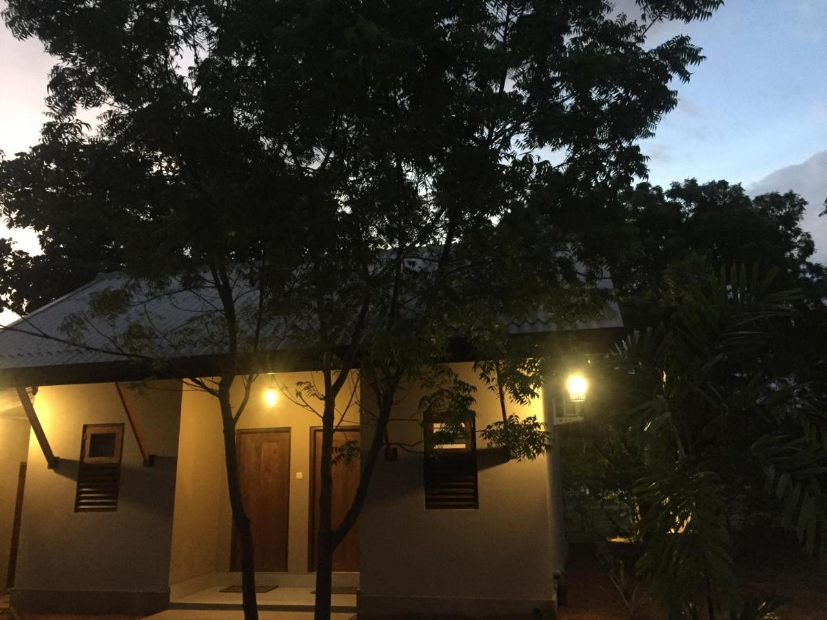 Saffron Lake Yala Tissamaharama Exterior foto