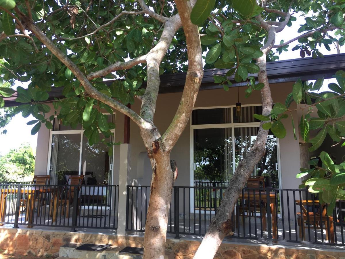 Saffron Lake Yala Tissamaharama Exterior foto